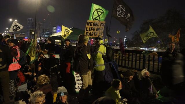 Londra'da çevreci işgal eylemi: 47 gözaltı