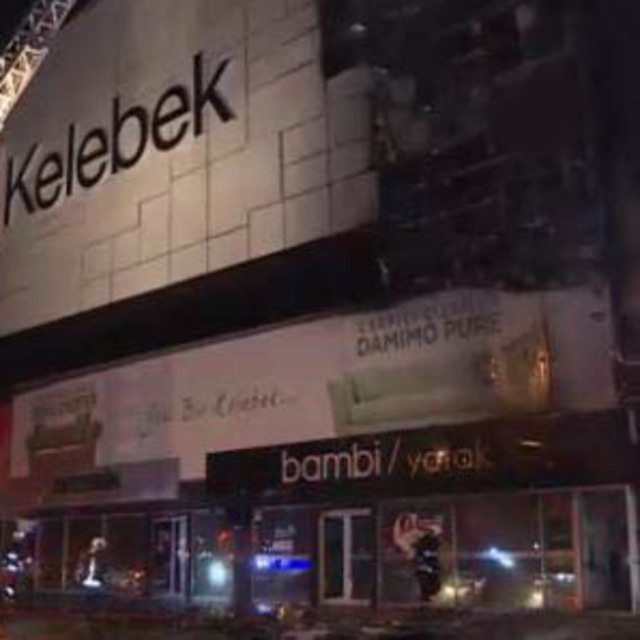 Başkent'te mağaza yangını