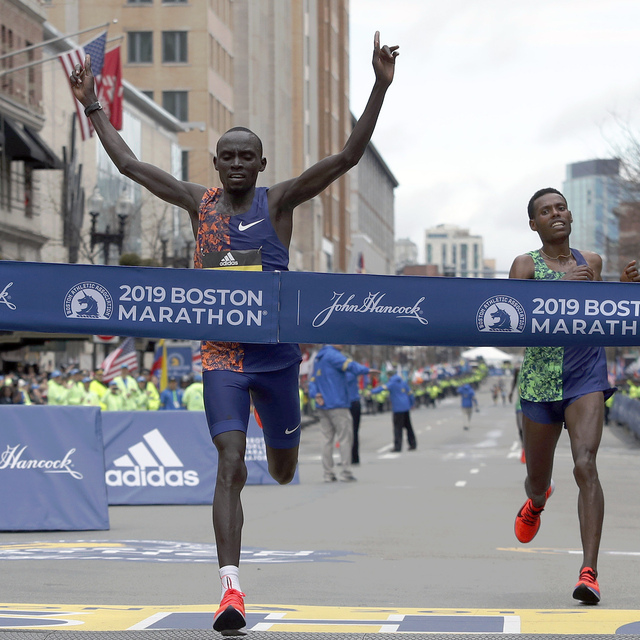 Boston'da zafer Cherono'nun