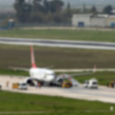 Uçakta panik: "Durdurun uçağı ineceğim"