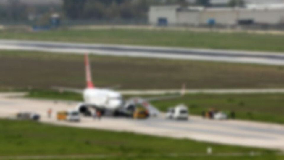 Uçakta panik: "Durdurun uçağı ineceğim"