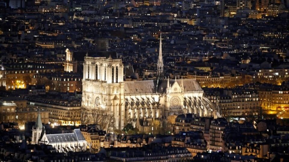 Notre-Dame Katedrali: Fransa tarihinin bir sembolü, Paris'in kalbi