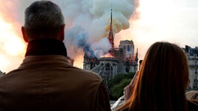 Notre-Dame yangını: Macron'dan 'yeniden inşa edeceğiz' sözü