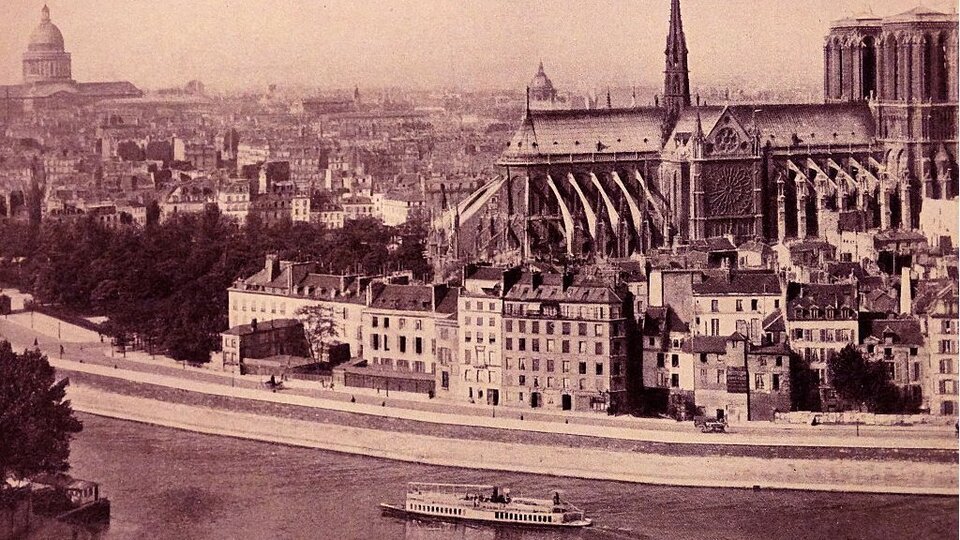 Notre-Dame yangını: Tarihi fotoğraflarla ve olaylarla Fransa Cumhurbaşkanı Macron'un 'Yeniden inşa edeceğiz' dediği katedral