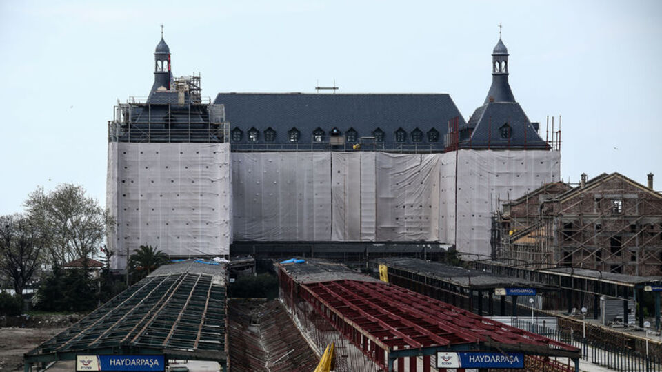 Notre Dame yandı, Haydarpaşa'daki işçiler uyarıldı!