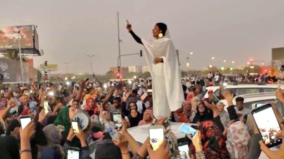 Sudan'daki gösterilere damga vuran Alaa Salah Habertürk'e konuştu