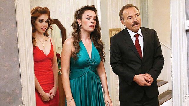 Aile Arasında filmi oyuncuları kimler?