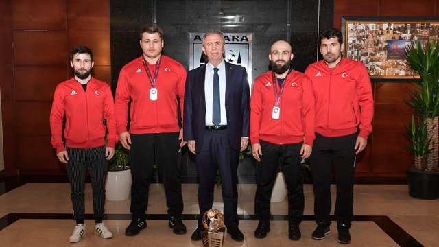 Mansur Yavaş şampiyonu kabul etti