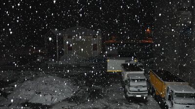 Yüksekova'da kar sürprizi