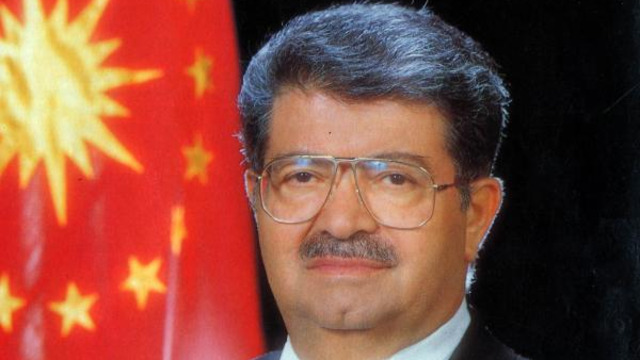 Turgut Özal vefatının 26. yıldönümünde anılıyor! İşte Turgut Özal'ın hayatı  ve kariyeri