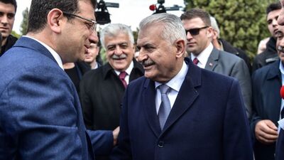 Anma töreninde karşılaştılar