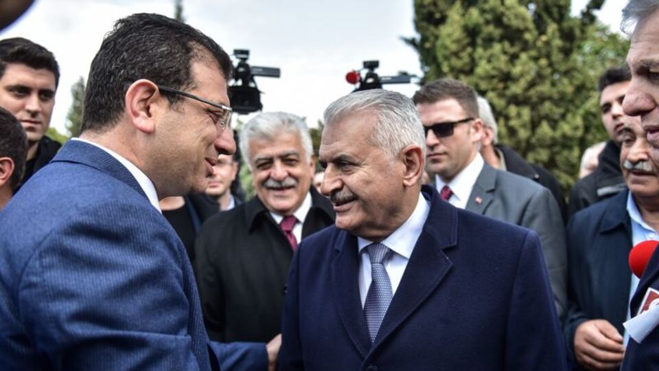 Anma töreninde karşılaştılar