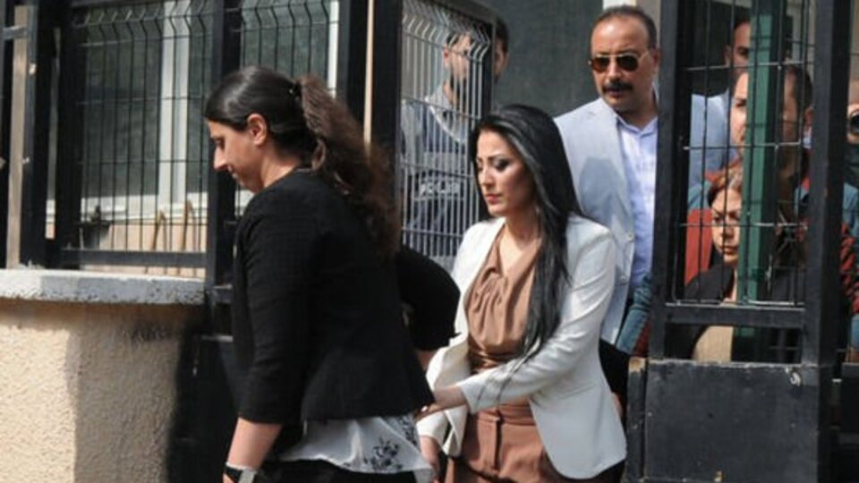 Ayşe öğretmen yeniden cezaevinde