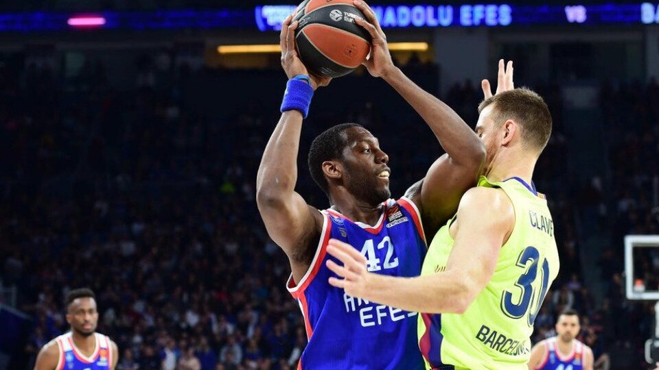 Anadolu Efes, Barça'yı yıktı!