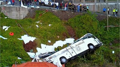 Portekiz'de otobüs devrildi: En az 29 kişi yaşamını yitirdi