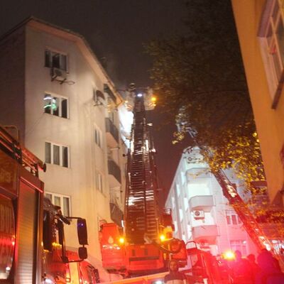 Yangını gören imam camiden anons yaptı