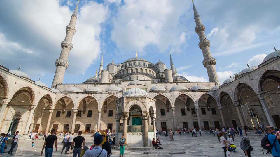 19 Nisan İstanbul Cuma saati kaçta?