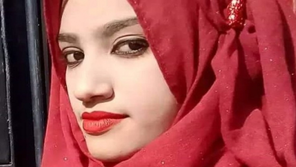 Taciz şikayetinde bulundu, ateşe verildi!