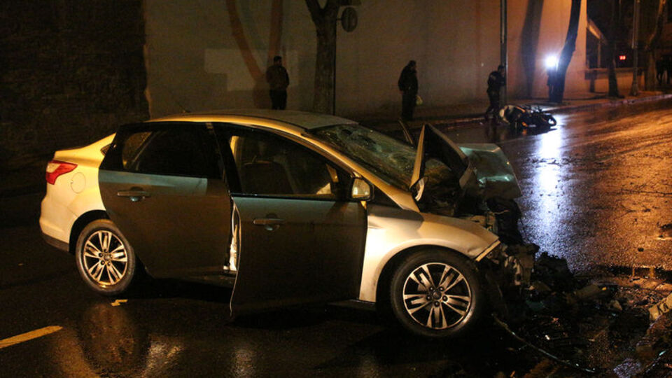 Otomobilin altında 400 metre sürüklendi!