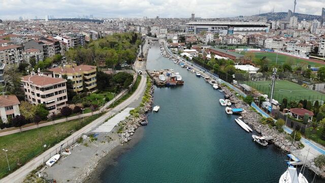Kurbağalıdere'de mavi göründü