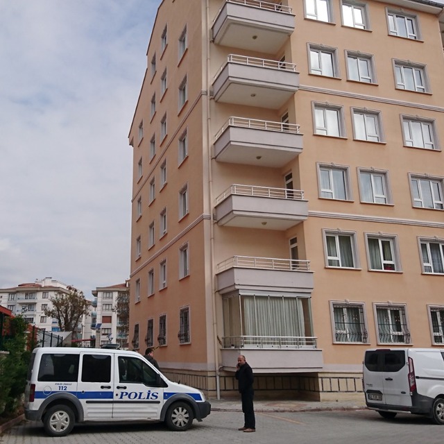 5. kattan düşen çocuk yaralandı