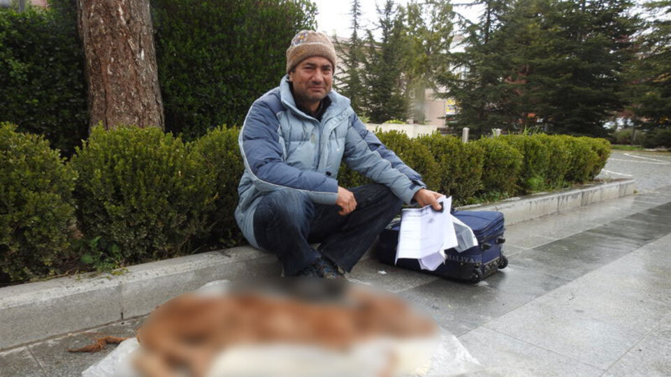 Valizin içinde getirdi, valiliğin önüne bıraktı: Otopsisi yapılsın