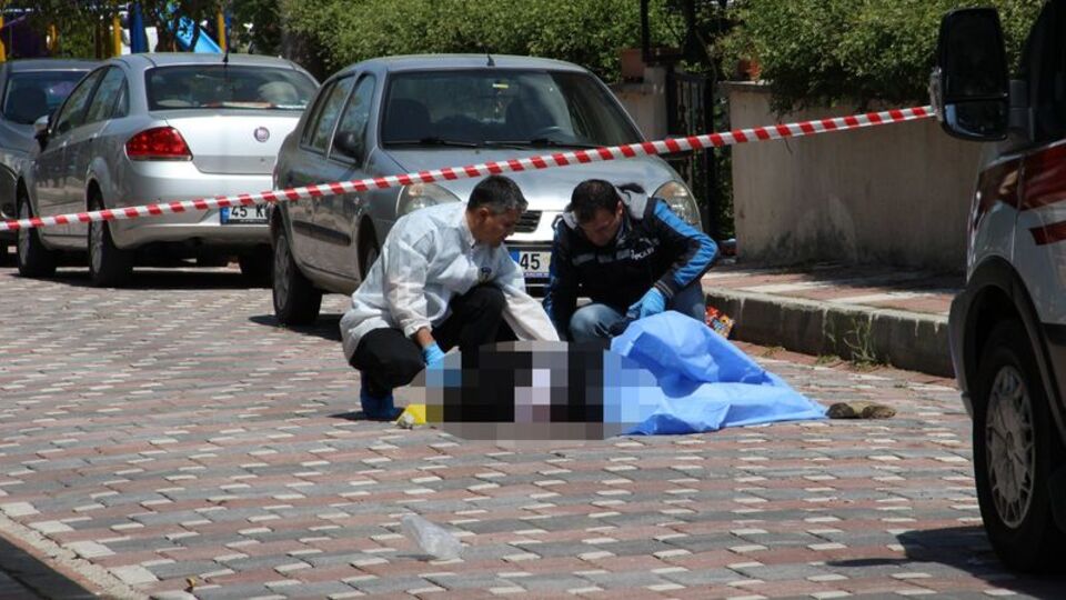 İki kadını katledip intihar etti!