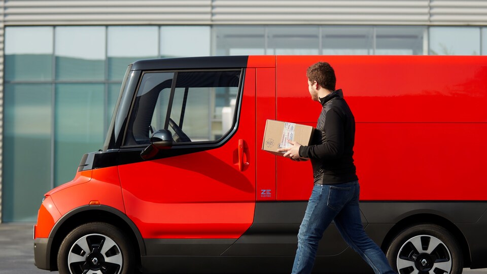 Elektrikle çalışıyor, 'online' geziyor