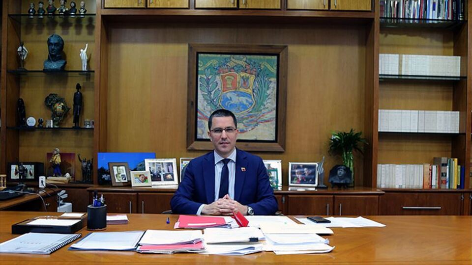 Venezuela Dışişleri Bakanı: Darbe girişimi çöktü