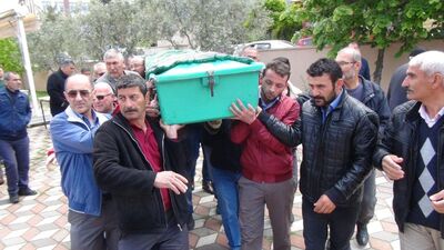 Kabusa uyandı! Evde karısının, sokakta kızının cesedi...