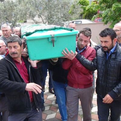 Kabusa uyandı! Evde karısının, sokakta kızının cesedi...