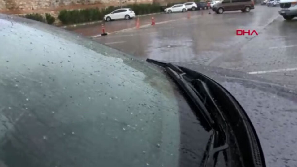 İstanbul'da yağmur ve dolu