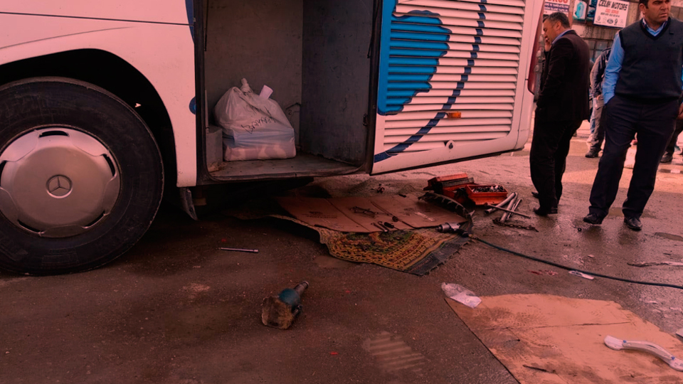 Tamir ederken kriko kaydı! Sonrası korkunç!