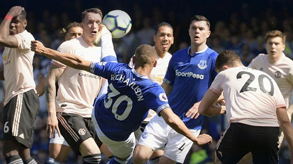 Everton, ManU'yu dağıttı!