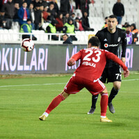 Burak'ın kafasına yabancı madde atıldı