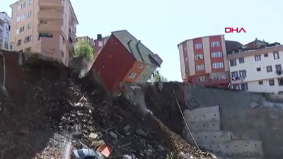 Kağıthane'de dört katlı bir bina çöktü!