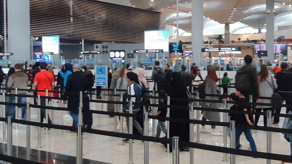 Yarışma için getirdiği 4 köpek havalimanında kayboldu