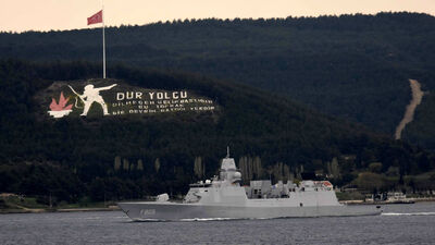 İspanya savaş gemisi Çanakkale Boğazı'ndan geçti