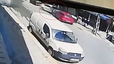 Polisten kaçarken yayaya böyle çarptı