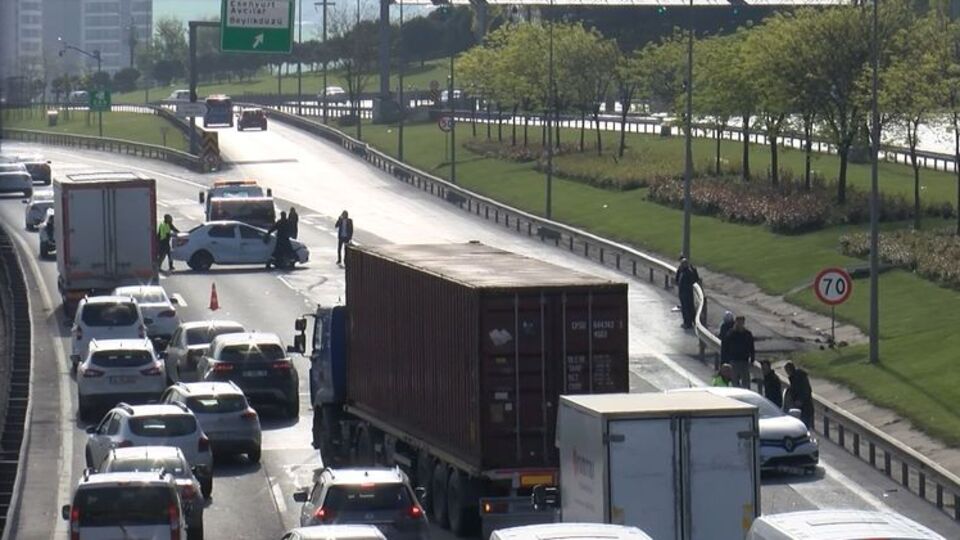 TEM'de zincirleme kaza! Trafik felç