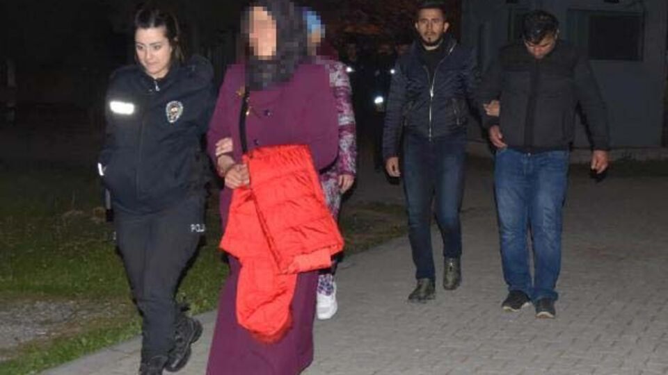 Üniversiteli kızlarından ayrılmayan işsiz gence aile boyu tuzak!