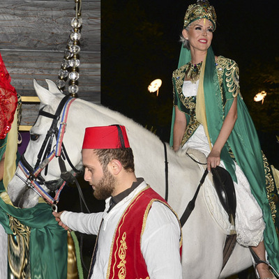 Kına gecesine atla geldi!