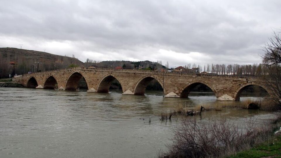 Şahruh ziyaretçilerini bekliyor