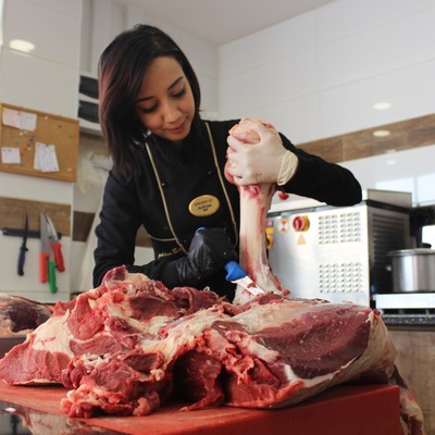 Üniversiteli kadın kasaplar