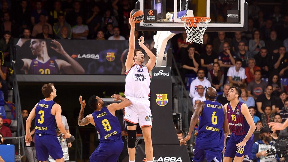 Anadolu Efes 'Barça'ladı! 34 sayı fark