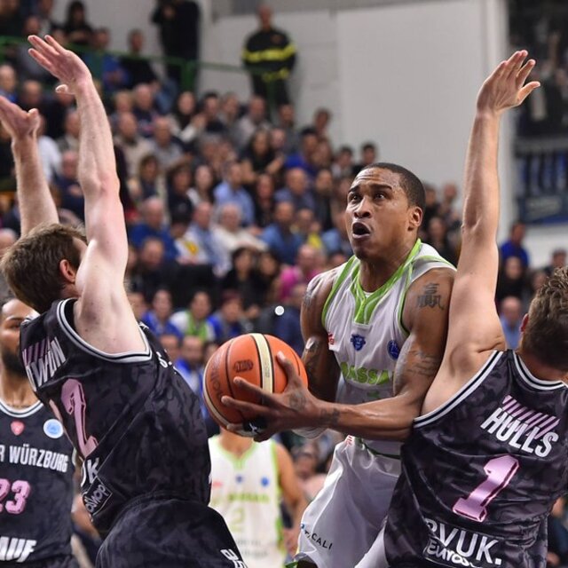 İlk maç Dinamo Sassari'nin