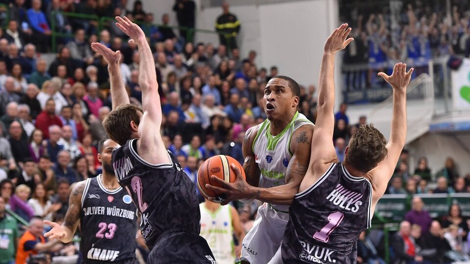 İlk maç Dinamo Sassari'nin