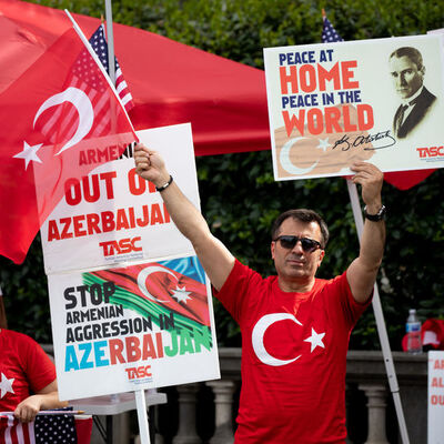Sözde soykırıma karşı büyük protesto!