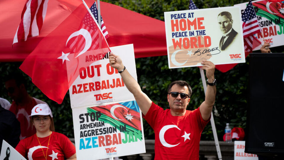 Sözde soykırıma karşı büyük protesto!