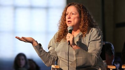 Disney'in varisi Abigail Disney: Yöneticilerin ikramiyesinin yarısı çalışanlara verilsin